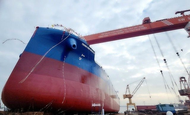 Kỳ t&iacute;ch hạ thuỷ con t&agrave;u 65.000 tấn, d&agrave;i 200m, 5 hầm h&agrave;ng do ch&iacute;nh người Việt Nam thực hiện: B&aacute;o quốc tế khen ngợi, ng&agrave;nh đ&oacute;ng t&agrave;u nước ta lọt Top 4 thế giới - Ảnh 5.