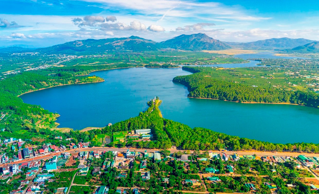 Tập đo&agrave;n Thụy Sĩ bắt tay &ldquo;&ocirc;ng lớn&rdquo; si&ecirc;u du thuyền khảo s&aacute;t 3.200km bờ biển Việt Nam, chọn tỉnh rộng thứ hai l&agrave;m nơi x&acirc;y "thi&ecirc;n đường du thuyền kh&ocirc;ng ph&aacute;t thải&rdquo; đầu ti&ecirc;n tr&ecirc;n thế giới - Ảnh 1.