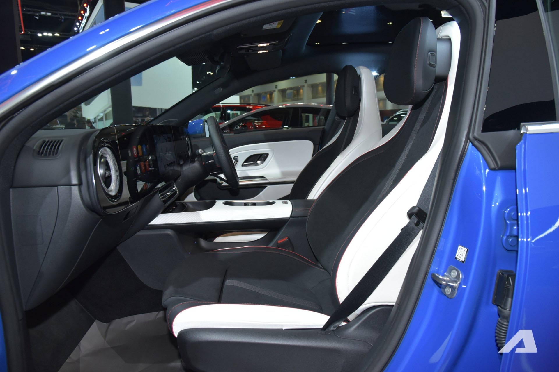 Mercedes-Benz CLA 2026 gi&aacute; dự kiến từ gần 1,7 tỷ đồng tại Việt Nam: C&oacute; g&oacute;i thể thao, mạnh hơn 220hp, chạy tới hơn 500km/sạc- Ảnh 9.