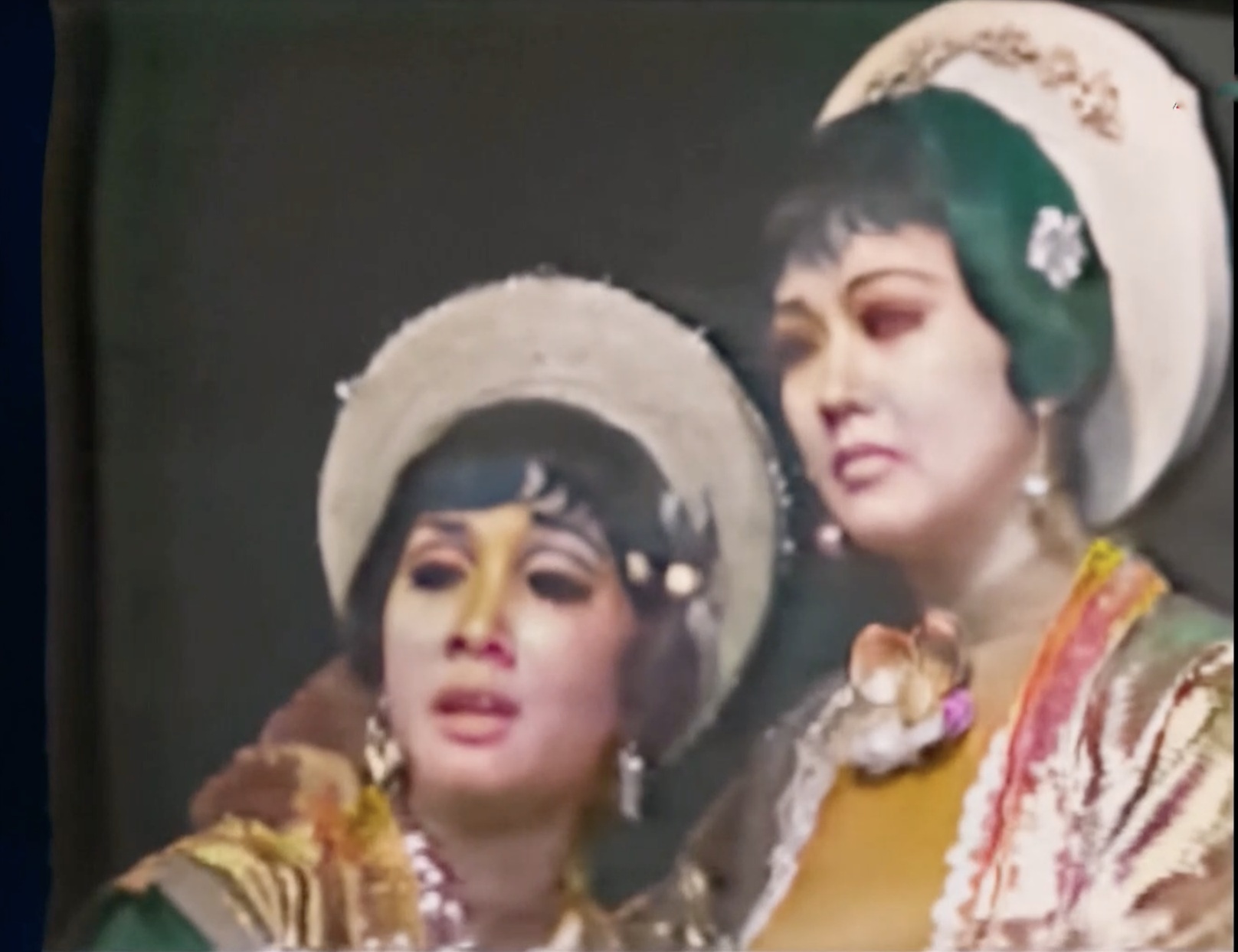 Nữ nghệ sĩ diễn Trưng Trắc c&ugrave;ng Thanh Nga: "Thời của t&ocirc;i kh&ocirc;ng biết h&aacute;t nh&eacute;p, h&aacute;t đ&egrave;"- Ảnh 2.