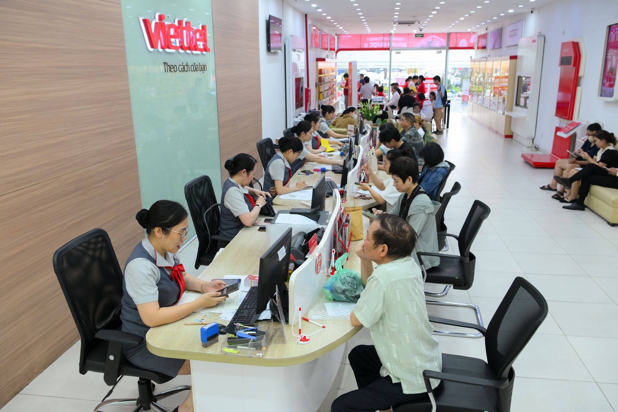 Nhiều thu&ecirc; bao bắt đầu bị kh&oacute;a SIM do chưa thực hiện x&aacute;c thực  - Ảnh 3.