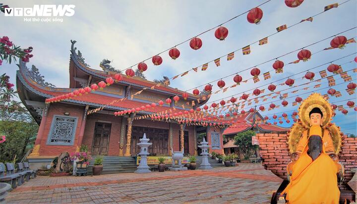Kh&aacute;m ph&aacute; tượng Phật Lồi v&agrave; 12 d&ograve;ng cổ tự Chăm - Pa tại ch&ugrave;a Linh Sơn Gia Lai - Ảnh 2.