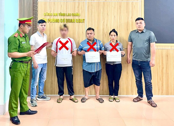 B&eacute; g&aacute;i 15 tuổi bị nh&oacute;m đối tượng xấu khống chế, nhốt trong ph&ograve;ng trọ - Ảnh 1.
