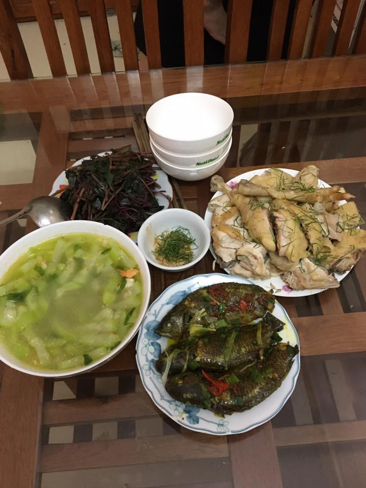 Giỗ mẹ của người y&ecirc;u, c&ocirc; g&aacute;i 28 tuổi được ch&agrave;o đ&oacute;n với m&acirc;m cơm "chan nước mắt"- Ảnh 2.