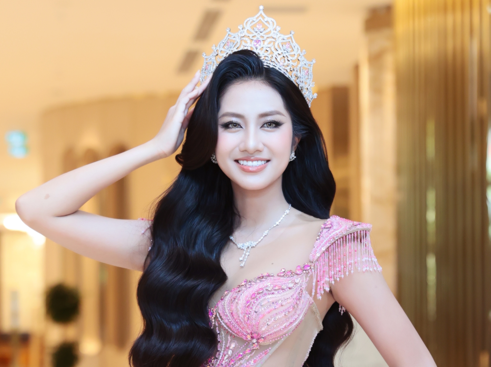 Hoa hậu H&agrave; Tr&uacute;c Linh l&ecirc;n tiếng về nhiệm kỳ ngắn nhất lịch sử Hoa hậu Việt Nam trong gần 40 năm - Ảnh 3.