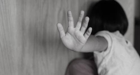 H&agrave; Nội: B&eacute; g&aacute;i 4 tuổi tử vong sau nhiều lần bị mẹ v&agrave; cha dượng bạo h&agrave;nh - Ảnh 1.