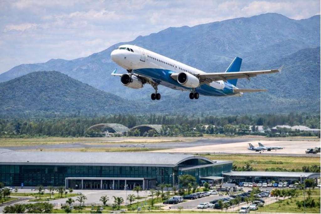 Việt Nam sẽ c&oacute; th&ecirc;m một s&acirc;n bay d&ugrave;ng chung d&acirc;n sự v&agrave; quốc ph&ograve;ng, đ&oacute;n 1,5 triệu kh&aacute;ch/năm - Ảnh 1.