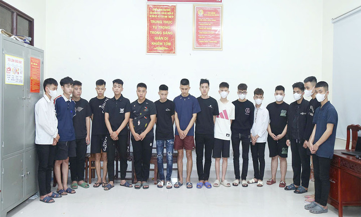Tạm giữ 14 thanh ni&ecirc;n d&ugrave;ng ph&oacute;ng lợn hỗn chiến livestream tại Bắc Ninh năm 2026 - Ảnh 1.