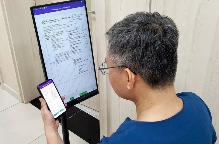 B&aacute;c sĩ k&ecirc; đơn thuốc kh&oacute; đọc, thiếu th&ocirc;ng tin c&oacute; thể bị phạt - Ảnh 1.