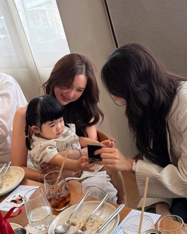 Cha mẹ kh&ocirc;ng n&ecirc;n h&ugrave;a theo người ngo&agrave;i ch&ecirc; bai con m&igrave;nh - Ảnh 3.
