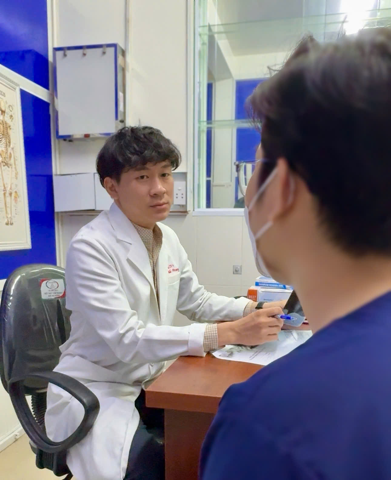 Người đ&agrave;n &ocirc;ng ở An Giang gặp nạn v&igrave; &ldquo;n&acirc;ng cấp&rdquo; dương vật, b&aacute;c sĩ chỉ ra những nguy cơ - Ảnh 2.