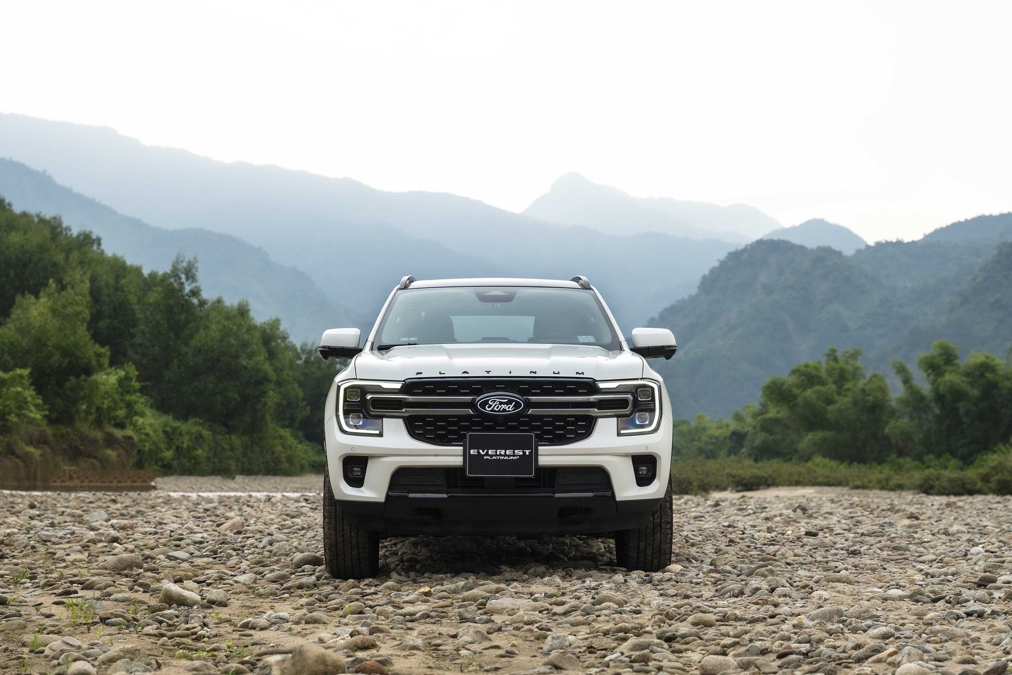 Soi kỹ từng phi&ecirc;n bản Ford Everest 2026: Ch&ecirc;nh đến 500 triệu, kh&aacute;c biệt từ động cơ đến tiện nghi- Ảnh 2.