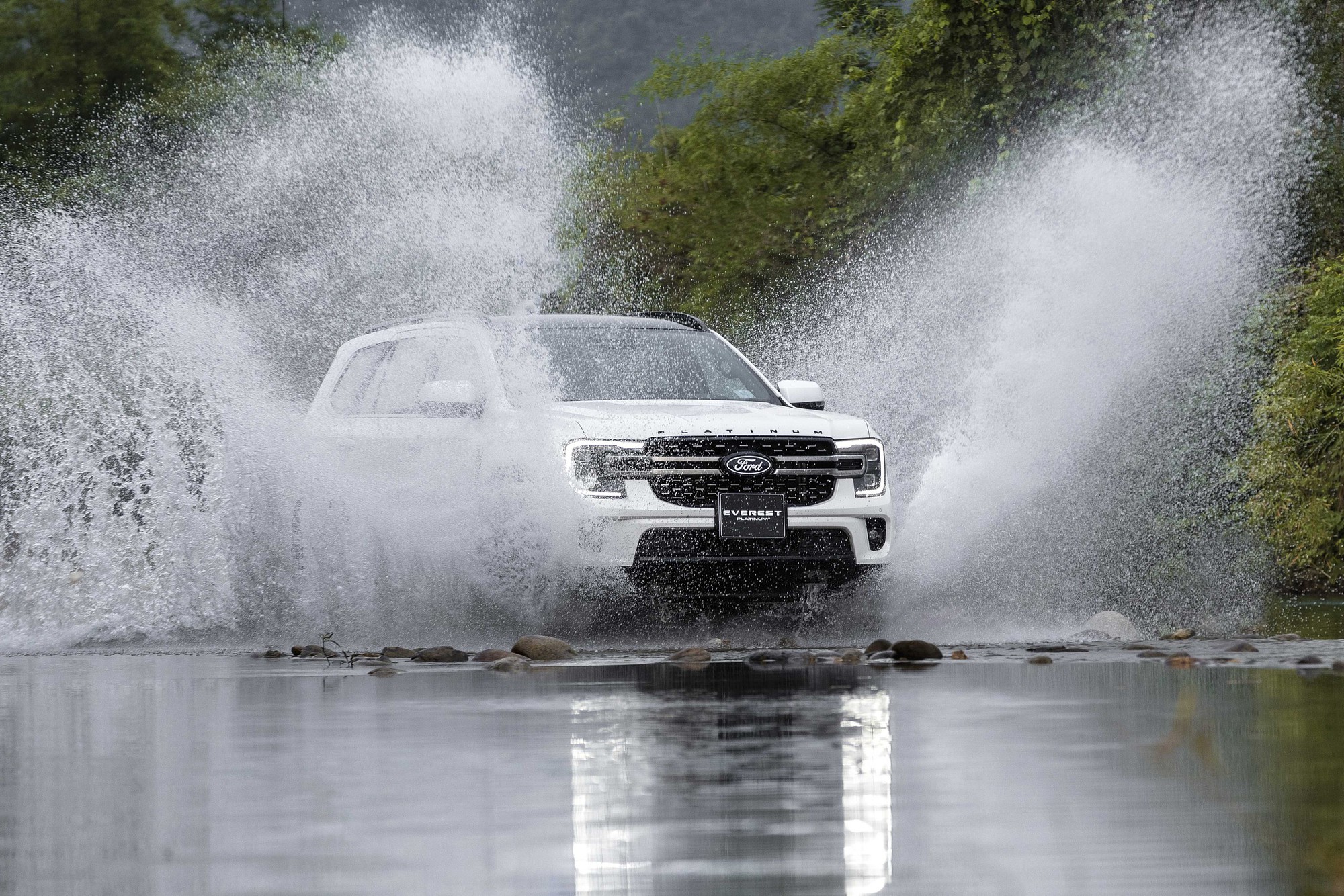 Soi kỹ từng phi&ecirc;n bản Ford Everest 2026: Ch&ecirc;nh đến 500 triệu, kh&aacute;c biệt từ động cơ đến tiện nghi- Ảnh 4.