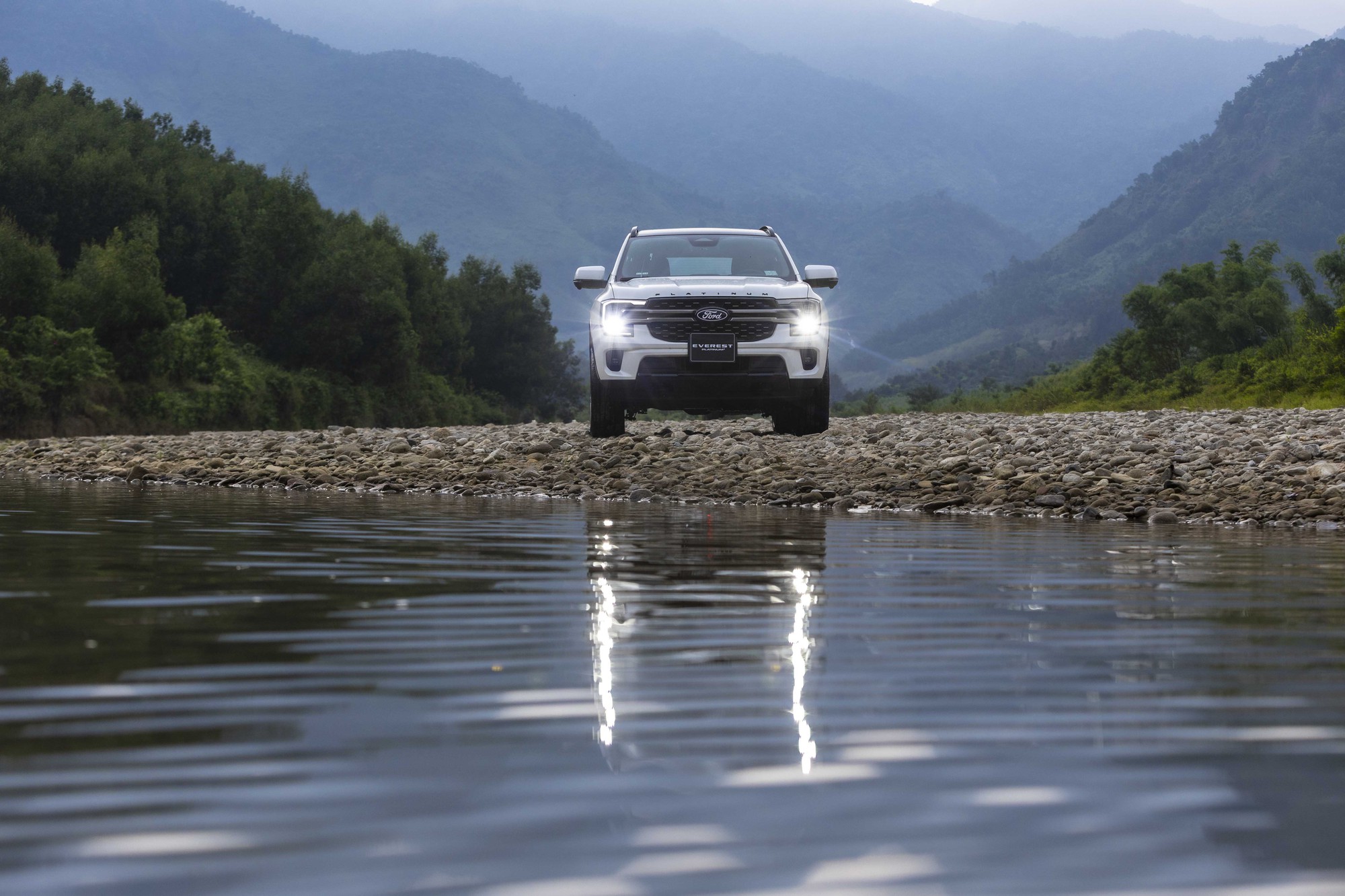 Ford Everest 2026 th&ecirc;m bản Platinum+: Gi&aacute; 1,629 tỷ đồng, d&ugrave;ng động cơ 2.3L mạnh 300 m&atilde; lực, quyết giữ ng&ocirc;i vương SUV 7 chỗ tại Việt Nam- Ảnh 13.