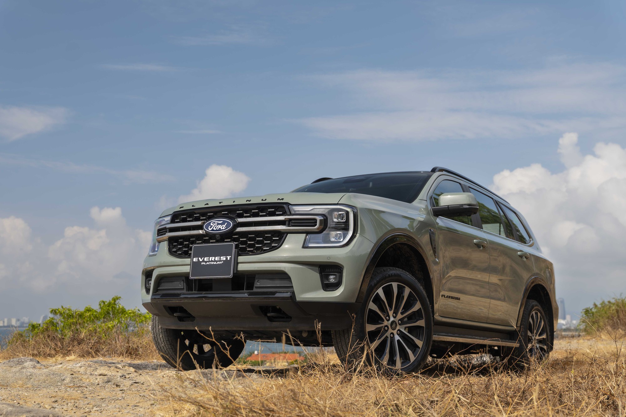 Ford Everest 2026 th&ecirc;m bản Platinum+: Gi&aacute; 1,629 tỷ đồng, d&ugrave;ng động cơ 2.3L mạnh 300 m&atilde; lực, quyết giữ ng&ocirc;i vương SUV 7 chỗ tại Việt Nam- Ảnh 11.