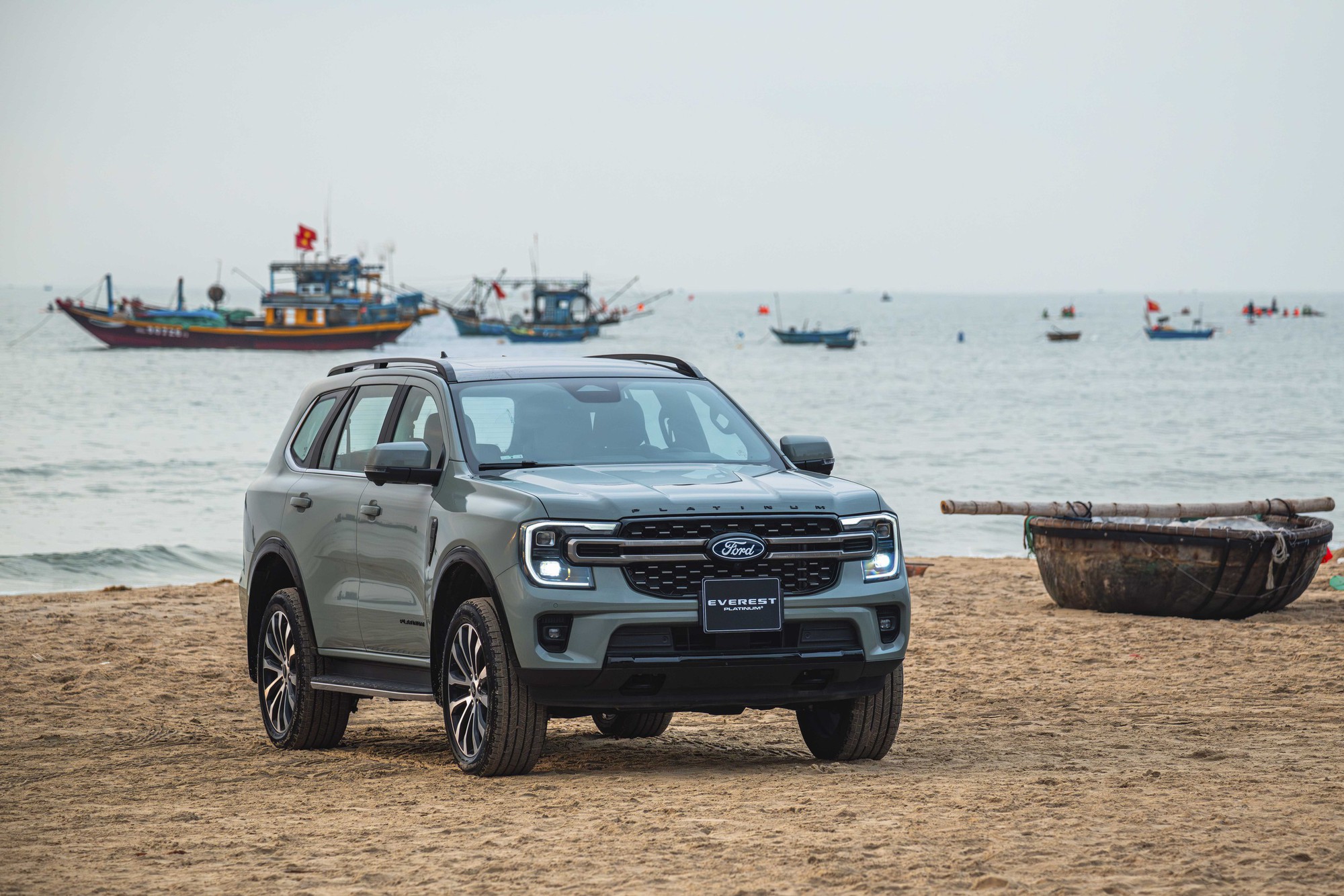 Soi kỹ từng phi&ecirc;n bản Ford Everest 2026: Ch&ecirc;nh đến 500 triệu, kh&aacute;c biệt từ động cơ đến tiện nghi- Ảnh 6.