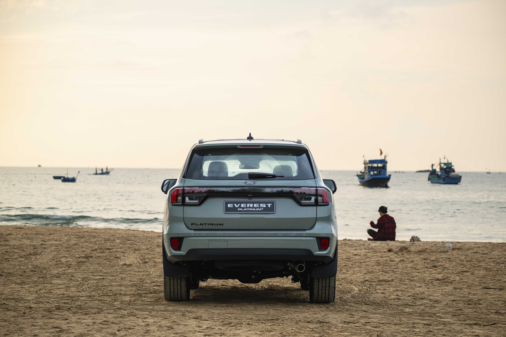Ford Everest 2026 th&ecirc;m bản Platinum+: Gi&aacute; 1,629 tỷ đồng, d&ugrave;ng động cơ 2.3L mạnh 300 m&atilde; lực, quyết giữ ng&ocirc;i vương SUV 7 chỗ tại Việt Nam- Ảnh 9.