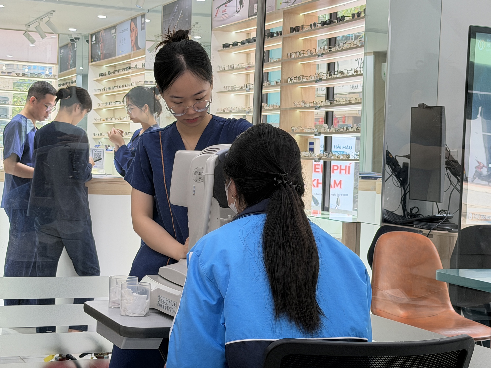 Kh&aacute;m sức khỏe to&agrave;n d&acirc;n miễn ph&iacute;: Cơ quan, doanh nghiệp thực hiện ra sao? - Ảnh 2.