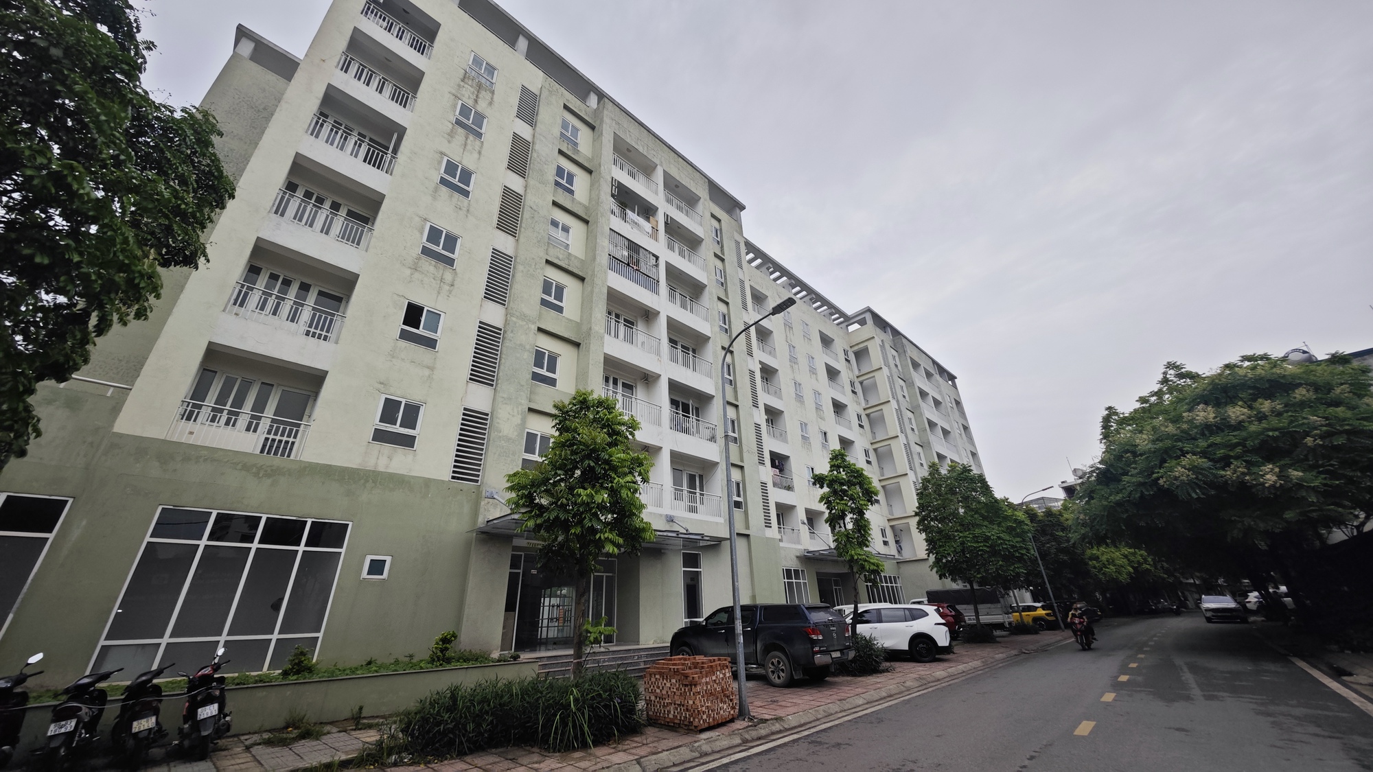 Cận cảnh khu t&aacute;i định cư của h&agrave;ng trăm hộ d&acirc;n H&agrave; Nội sau khi b&agrave;n giao mặt bằng phục vụ "si&ecirc;u dự &aacute;n" cầu Tứ Li&ecirc;n gần 20.000 tỷ đồng - Ảnh 7.