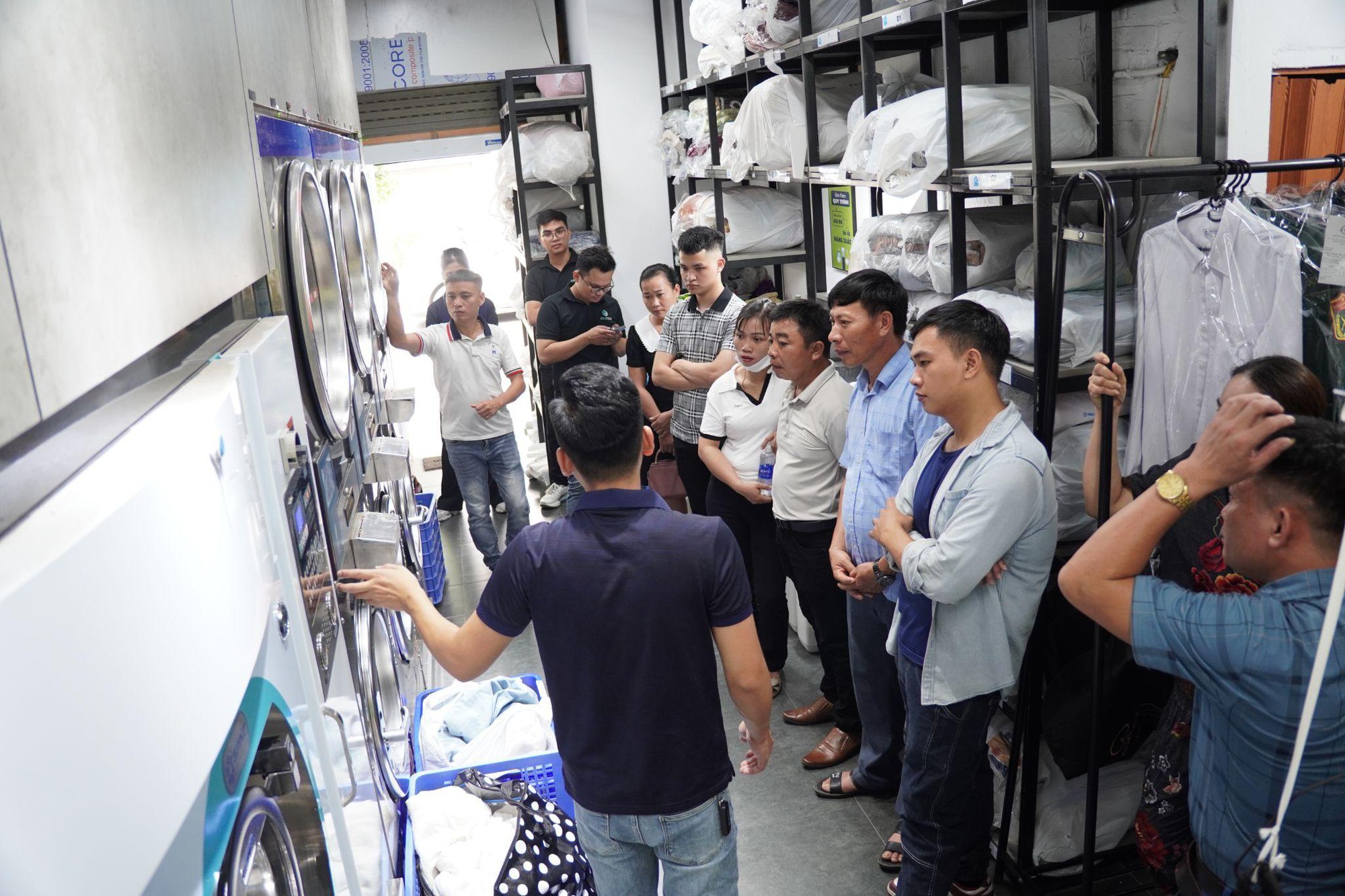 Gặp gỡ chuy&ecirc;n gia đứng sau gần 1.000 tiệm giặt: &ldquo;Muốn gi&agrave;u bền vững, đừng l&agrave;m ăn chộp giật&rdquo; - Ảnh 1.