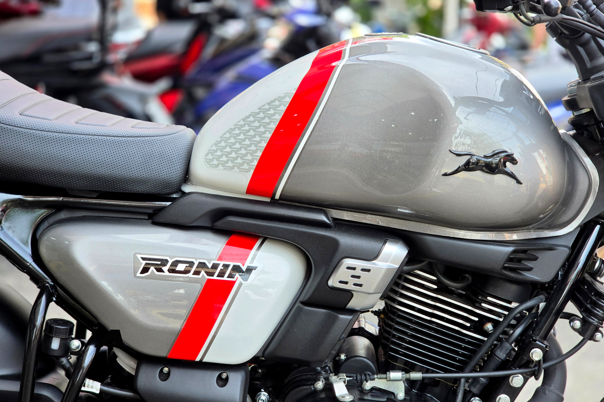Xe máy Ấn Độ TVS Ronin 225 'trình làng' khách Việt: Có công nghệ tự chạy không cần vặn ga, máy 225 cc nhưng rẻ hơn cả Honda SH- Ảnh 12.