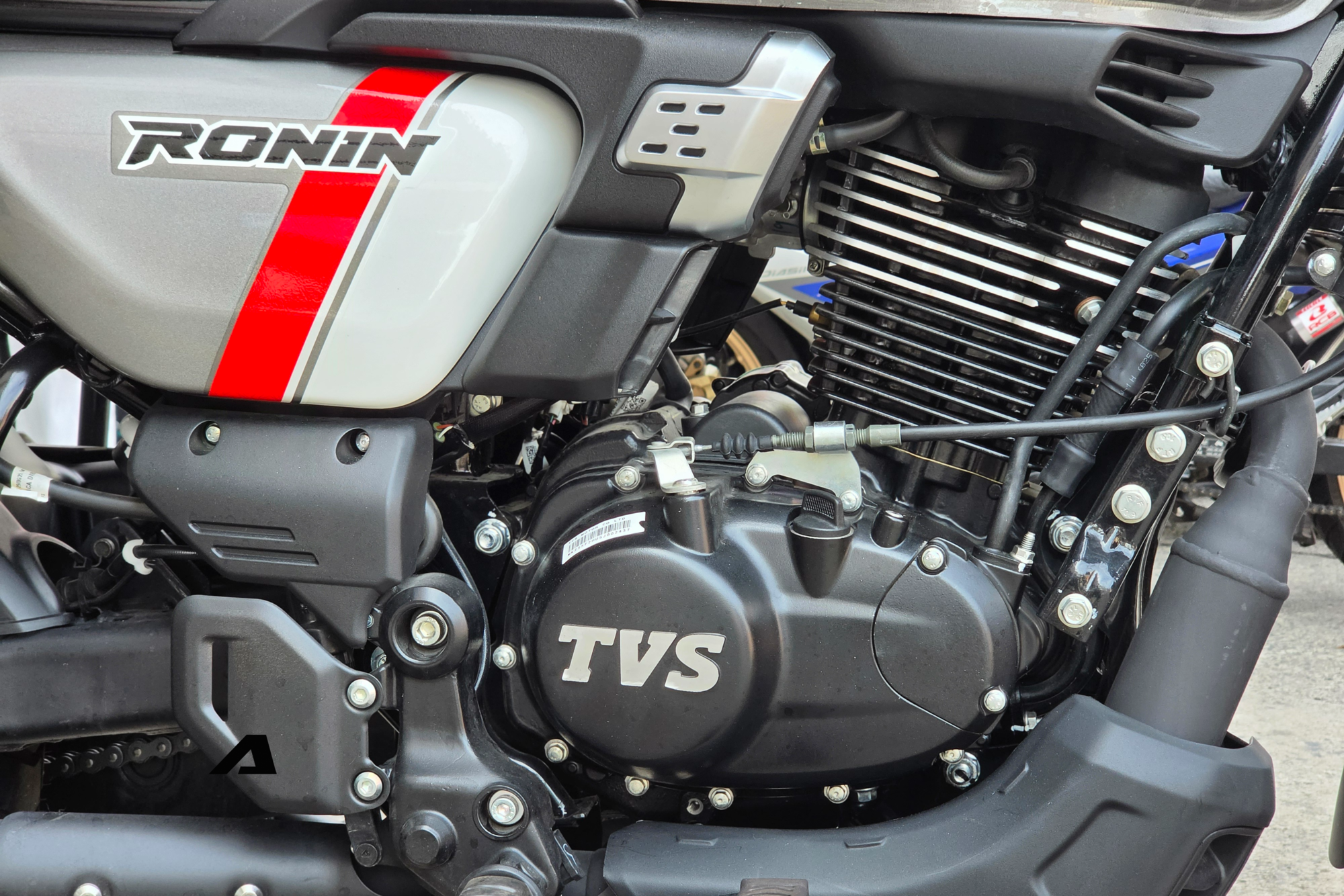 Xe máy Ấn Độ TVS Ronin 225 'trình làng' khách Việt: Có công nghệ tự chạy không cần vặn ga, máy 225 cc nhưng rẻ hơn cả Honda SH- Ảnh 4.