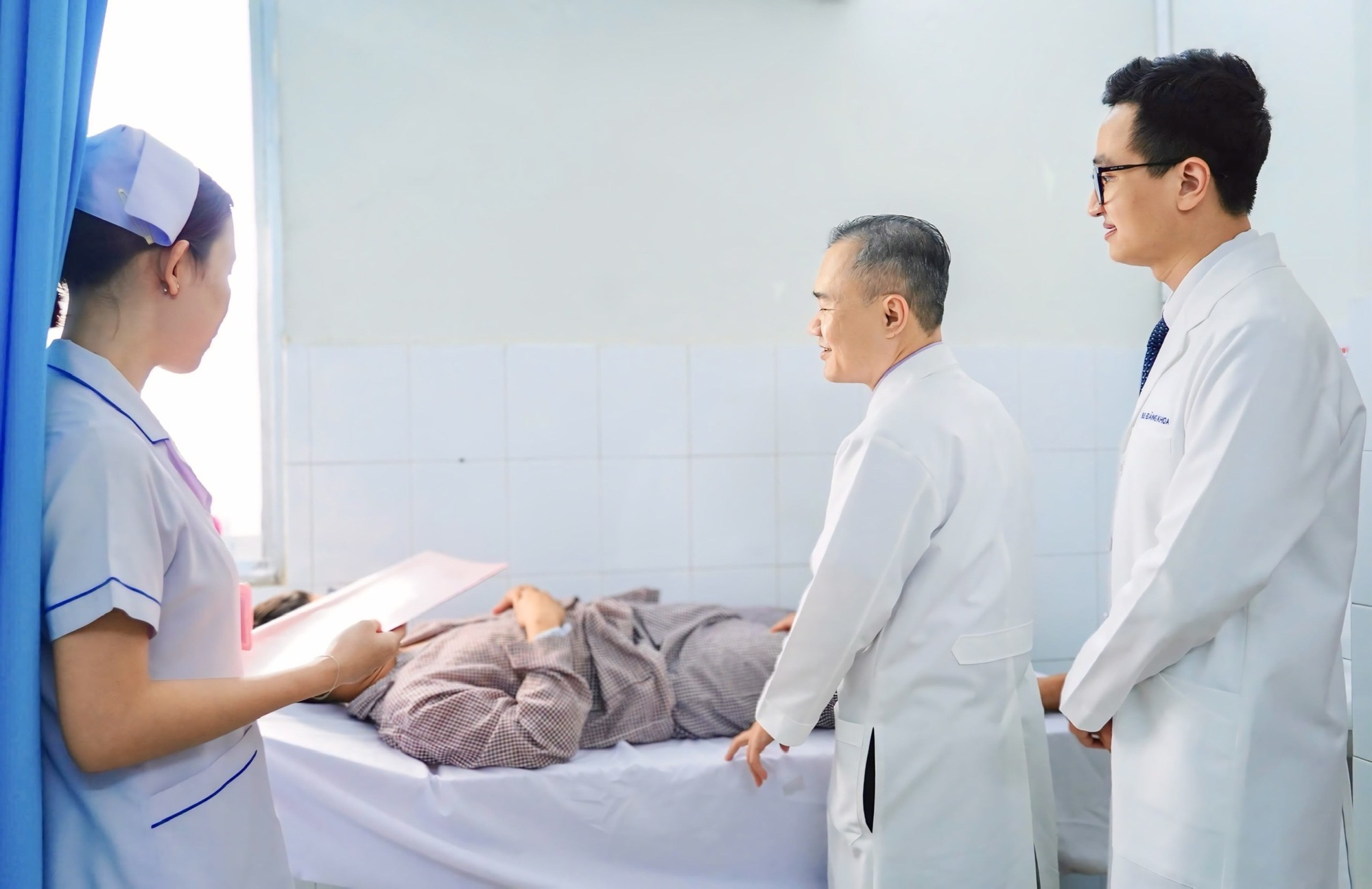 Ngại n&oacute;i v&igrave; đau v&ugrave;ng k&iacute;n, b&eacute; trai 14 su&yacute;t hoại tử tinh ho&agrave;n sau 7 giờ chịu đau - Ảnh 1.