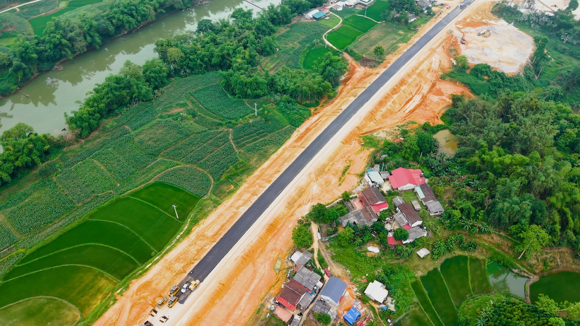 Dự &aacute;n 26.000 tỷ đồng th&aacute;ch thức bậc nhất cả nước: Phải huy động qu&acirc;n đội hỗ trợ, chỉ c&ograve;n hơn 1 tuần để ho&agrave;n th&agrave;nh đoạn tuyến quan trọng - Ảnh 2.