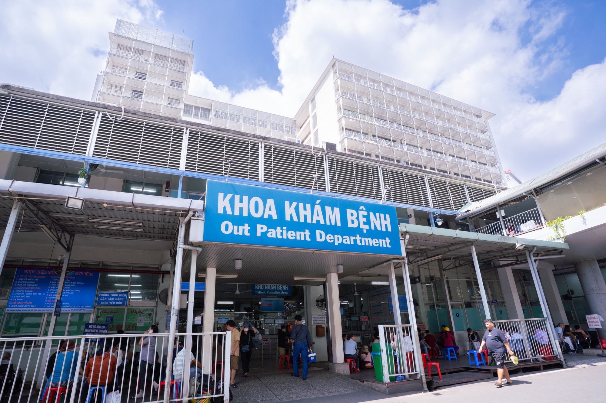 Bệnh viện lớn nhất phía Nam ghi nhận lượng bệnh nhân cao chưa từng thấy - Ảnh 2.