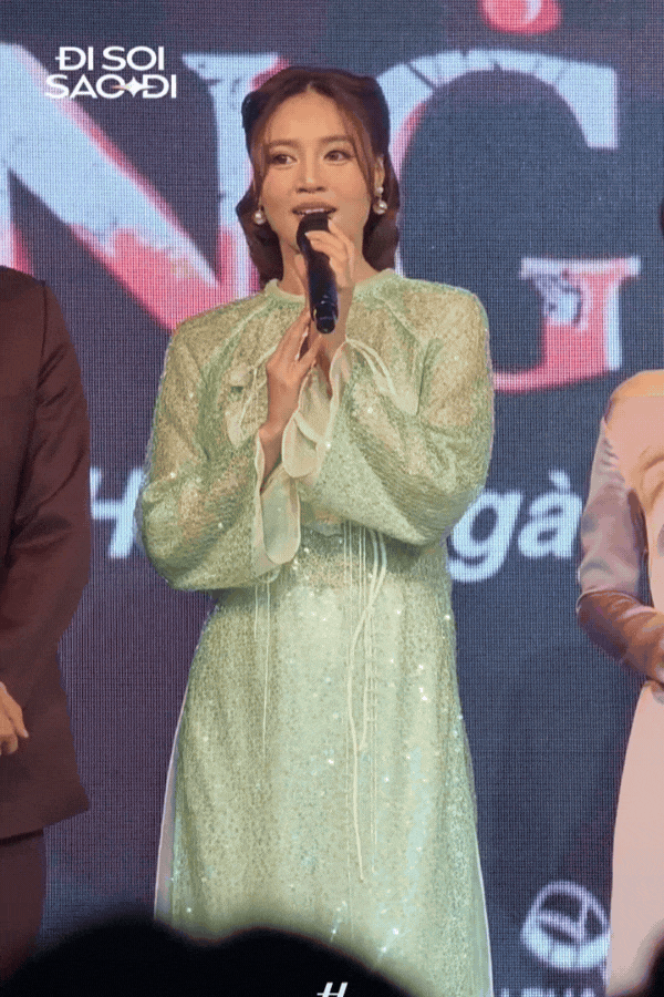 Câu nói gây xấu hổ của Ninh Dương Lan Ngọc trước cả rừng ống kính- Ảnh 2.