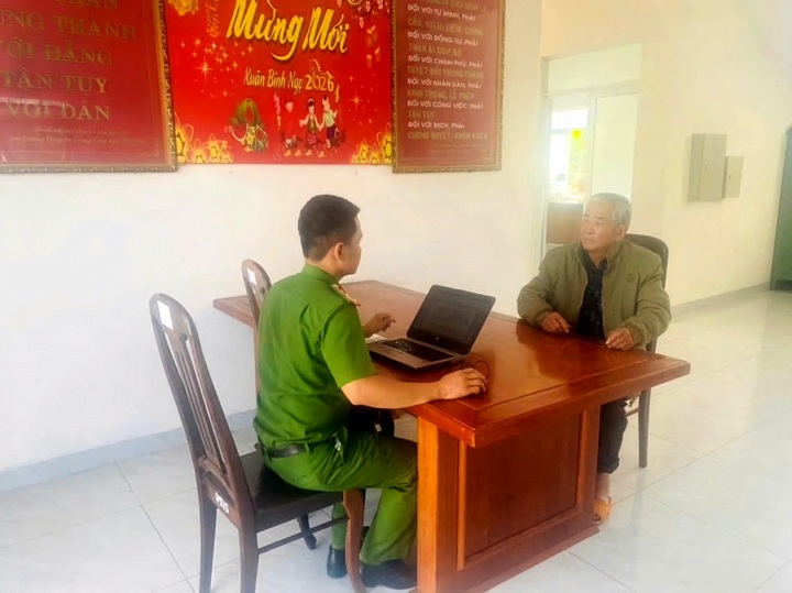 Người đ&agrave;n &ocirc;ng 75 tuổi bị bắt Sau 12 năm trốn truy n&atilde; về tội giao cấu trẻ em - Ảnh 1.