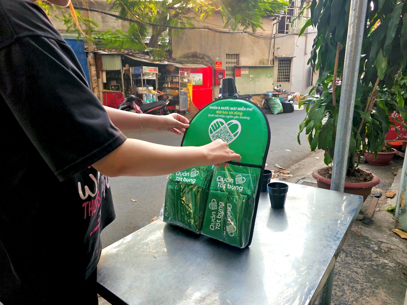 Grab triển khai chiến dịch &ldquo;Qu&aacute;n Tốt Bụng&rdquo; để tiếp sức m&ugrave;a nắng n&oacute;ng cho b&aacute;c t&agrave;i - Ảnh 1.