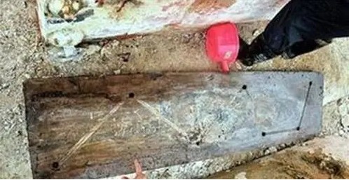 Bật nắp quan tài bịt kín nhiều năm, chuyên gia giật mình khi một bóng đen bất ngờ phóng ra: Quá khó tin! - Ảnh 3.