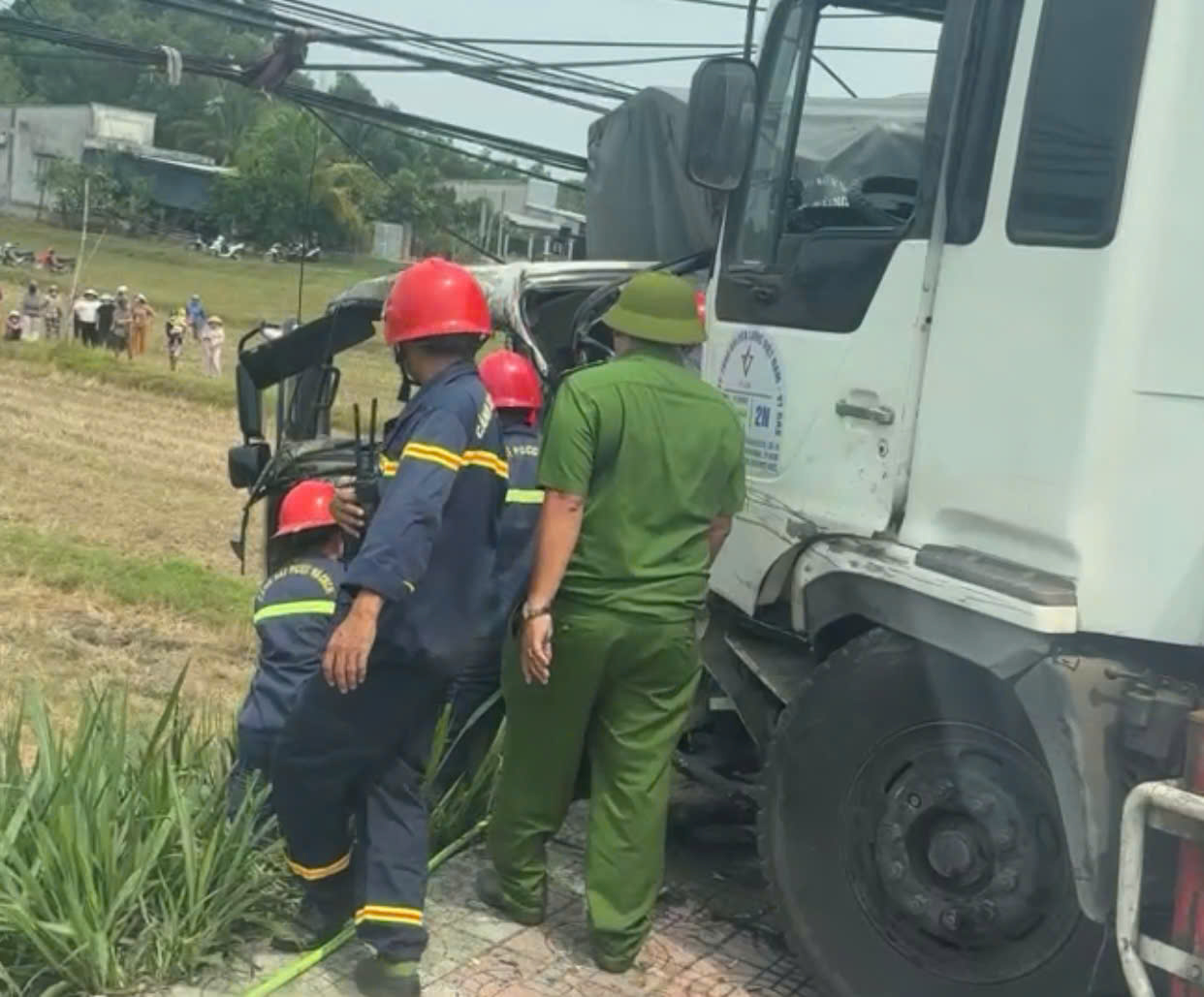 Hiện trường tai nạn giao thông nghiêm trọng ở Tây Ninh khiến tài xế tử vong thảm thương - Ảnh 1.