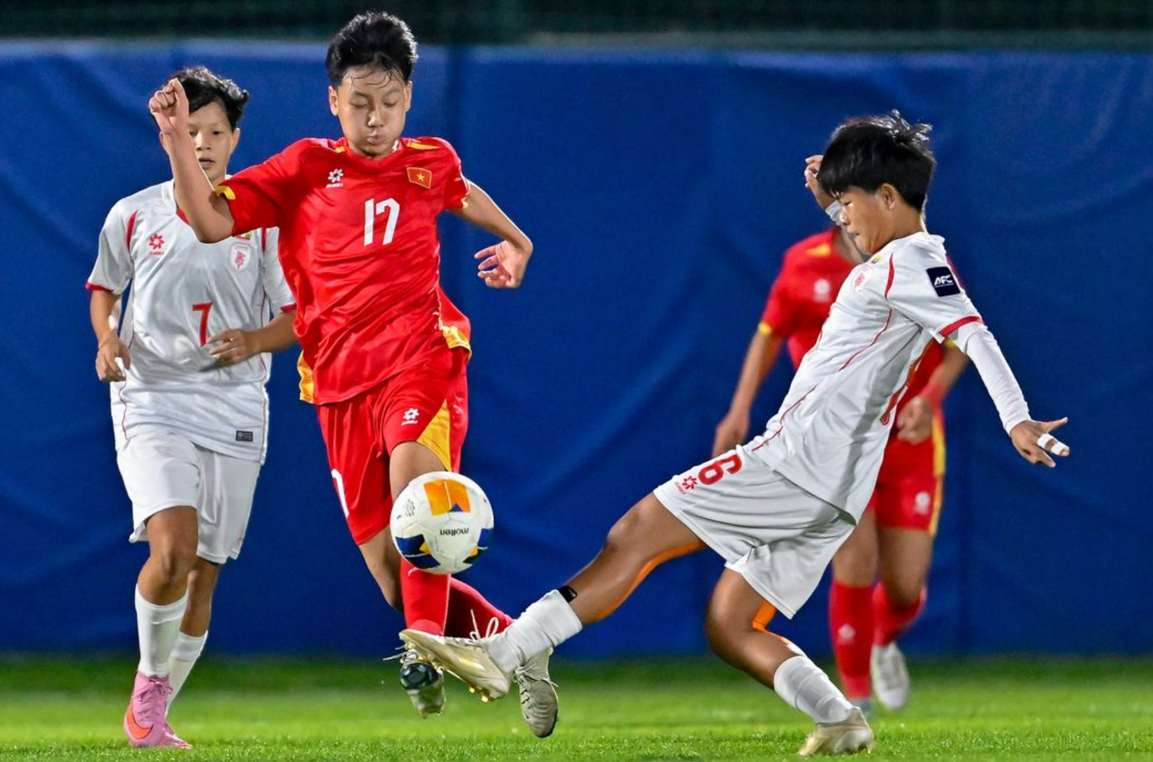 Xác định đối thủ của tuyển Việt Nam ở trận tranh vé World Cup: Derby Đông Nam Á - Ảnh 1.
