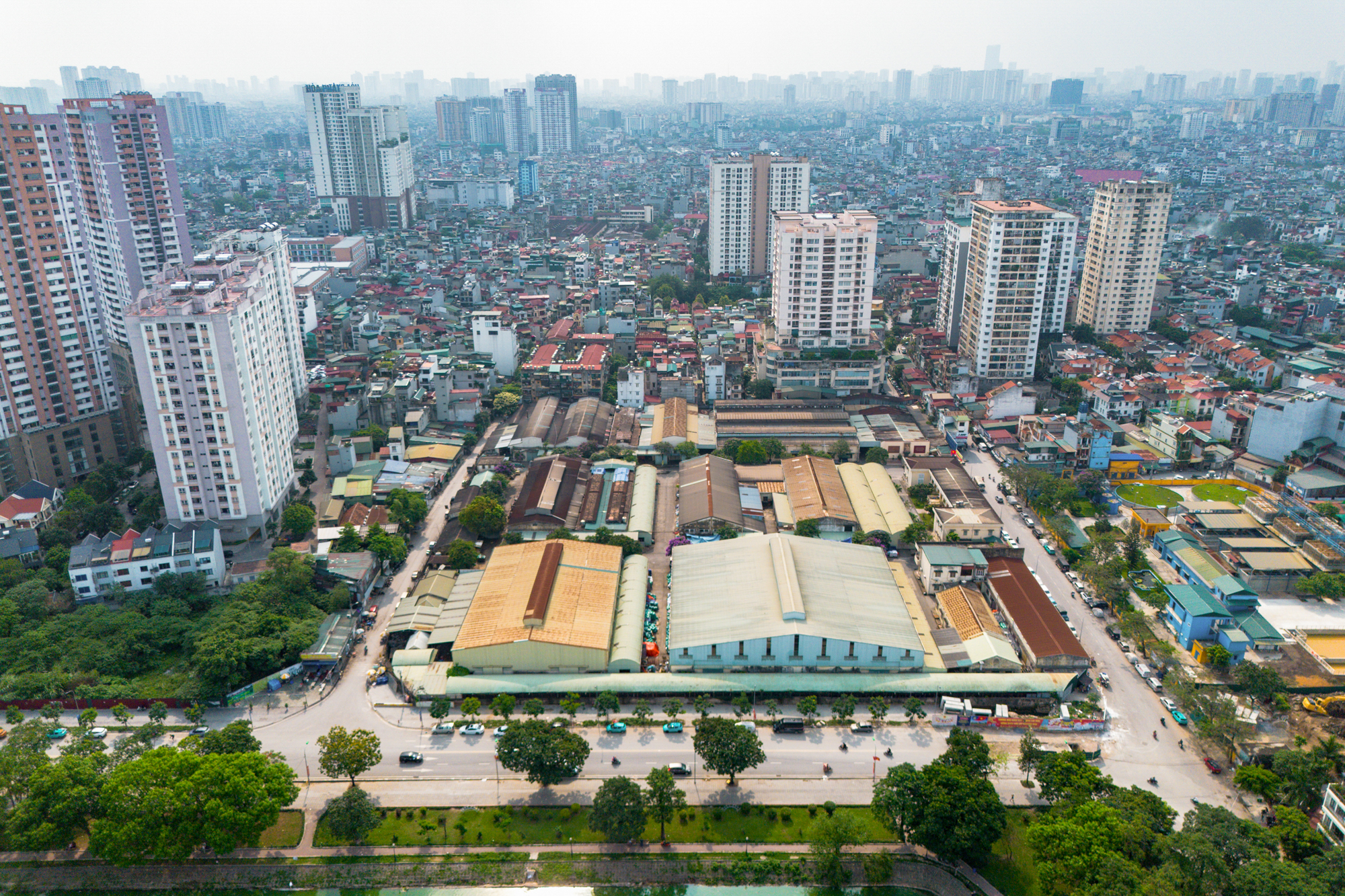 To&agrave;n cảnh khu đất ven hồ Đền Lừ sắp chuyển đổi từ nh&agrave; m&aacute;y sang chung cư - Ảnh 1.