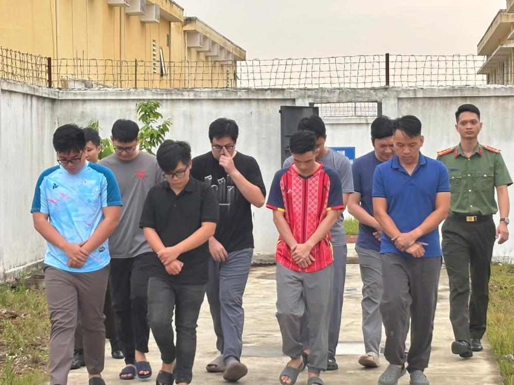 Phá chuyên án đặc biệt lớn tiêu thụ 2.250 tỷ đồng tiền thẻ cào, bắt 'ông trùm' Nguyễn Hoàng Tuấn SN 1987- Ảnh 1.
