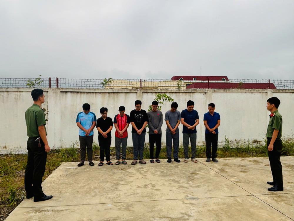 Phá chuyên án đặc biệt lớn tiêu thụ 2.250 tỷ đồng tiền thẻ cào, bắt 'ông trùm' Nguyễn Hoàng Tuấn SN 1987- Ảnh 5.