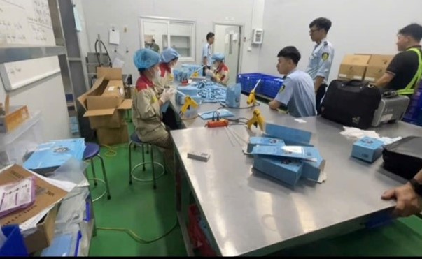 Khám xét công ty, khởi tố Giám đốc sản xuất cà phê muối Vũ Thị Hương SN 1974 - Ảnh 2.