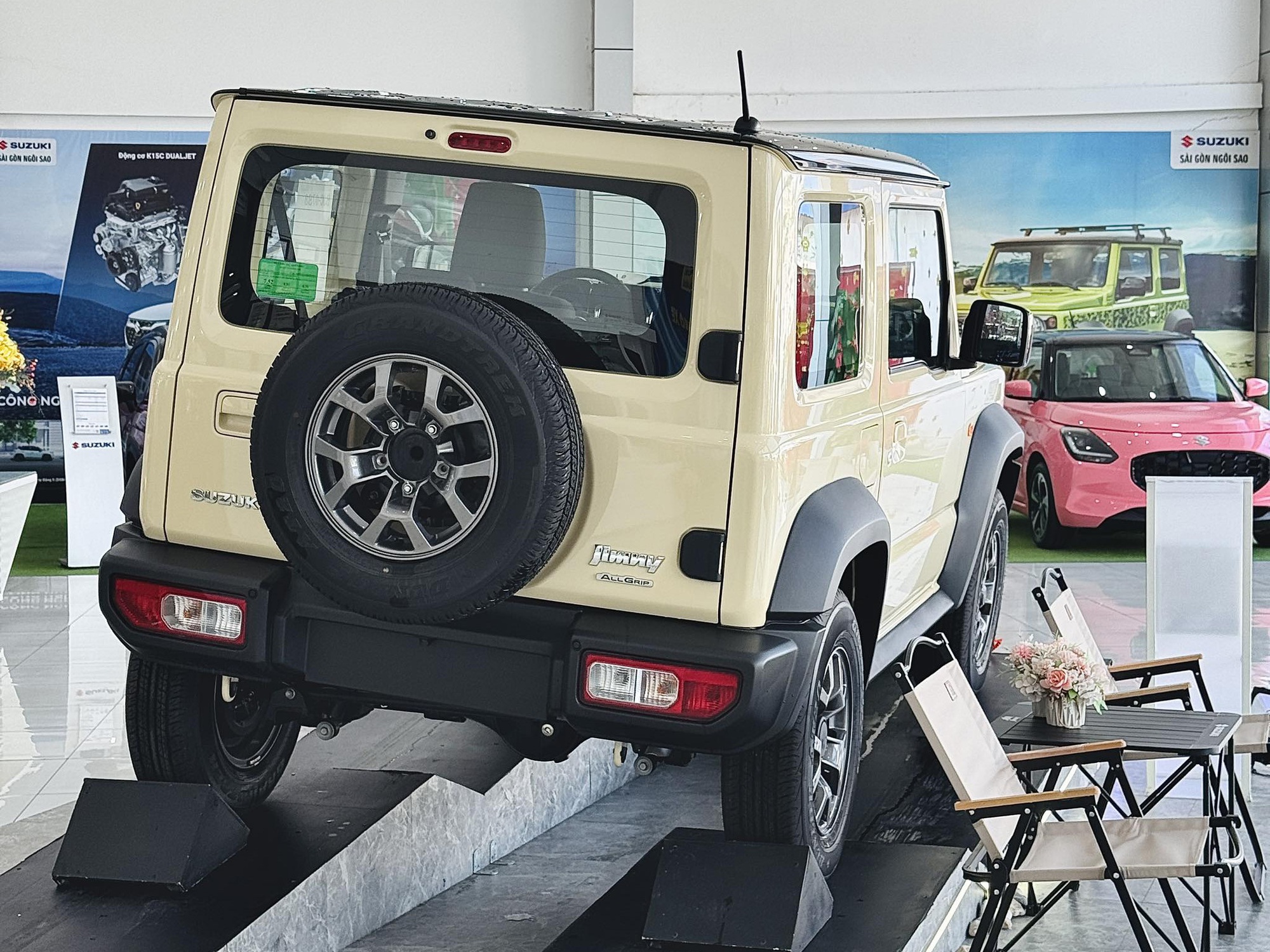 Gi&aacute; Suzuki Jimny tiếp tục d&ograve; đ&aacute;y tại đại l&yacute;: Thực tế thấp kỷ lục c&ograve;n 609 triệu đồng, chỉ ngang ni&ecirc;m yết Sonet- Ảnh 6.