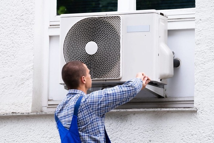 C&oacute; n&ecirc;n xịt nước v&agrave;o cục n&oacute;ng điều h&ograve;a để vệ sinh hiệu quả kh&ocirc;ng? - Ảnh 4.