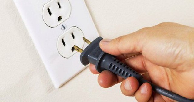 Rút phích cắm khi quạt vẫn đang chạy có sao không? Giật mình biết đáp án - Ảnh 1.