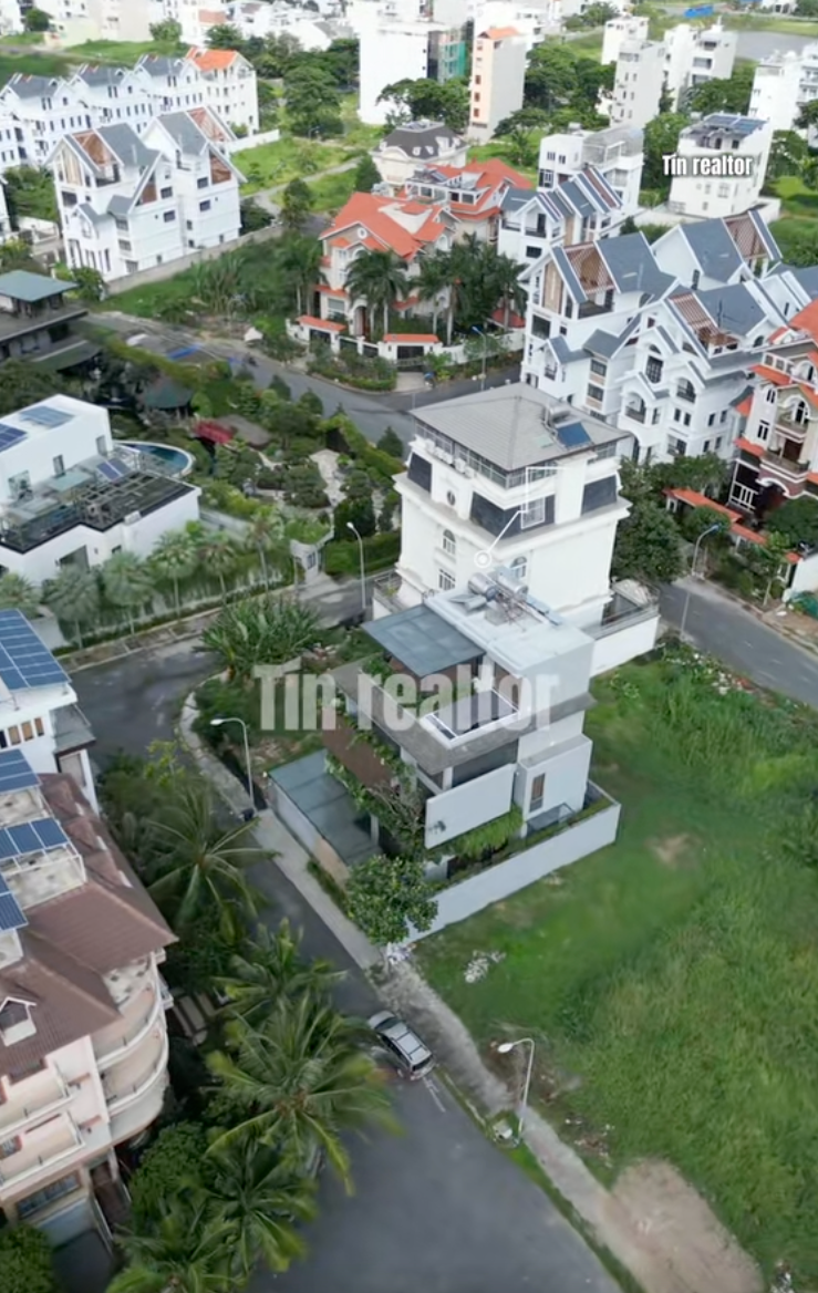 70 tỷ cho biệt thự 270m2 của T&oacute;c Ti&ecirc;n: Mức gi&aacute; g&acirc;y cho&aacute;ng đ&uacute;ng chuẩn "địa thế" khu đất thượng lưu ở TP.HCM- Ảnh 8.