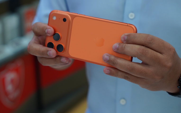 Gi&aacute; iPhone 17 Pro Max giảm tiền triệu - Ảnh 1.
