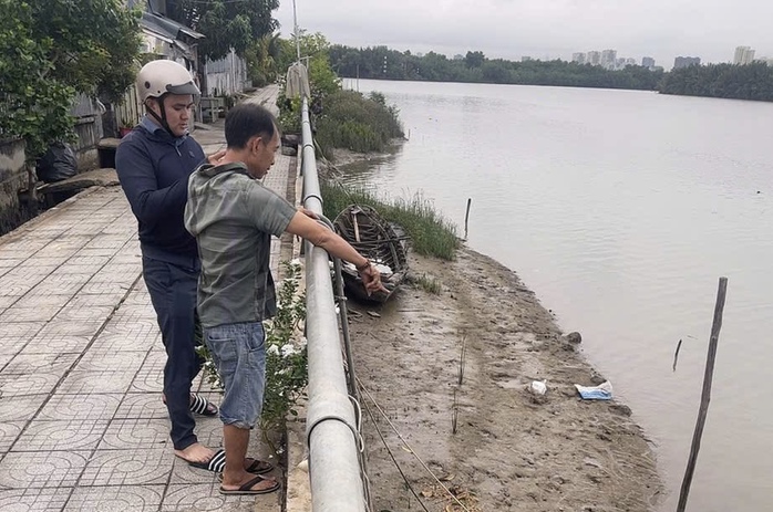 Trần Tấn Hạ bị bắt khi đang uống cà phê Sau vụ trộm 4 điện thọai ở TPHCM - Ảnh 2. Trần Tấn Hạ bị bắt khi đang uống cà phê Sau vụ trộm 4 điện thọai ở TPHCM - Ảnh 2.