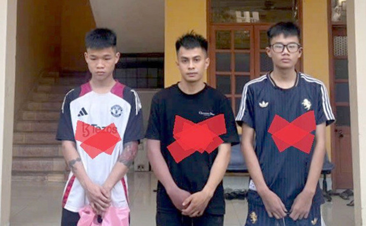 Tạm giữ 3 thanh ni&ecirc;n mang hung kh&iacute; G&acirc;y rối trật tự tại Hải Ph&ograve;ng - Ảnh 1.