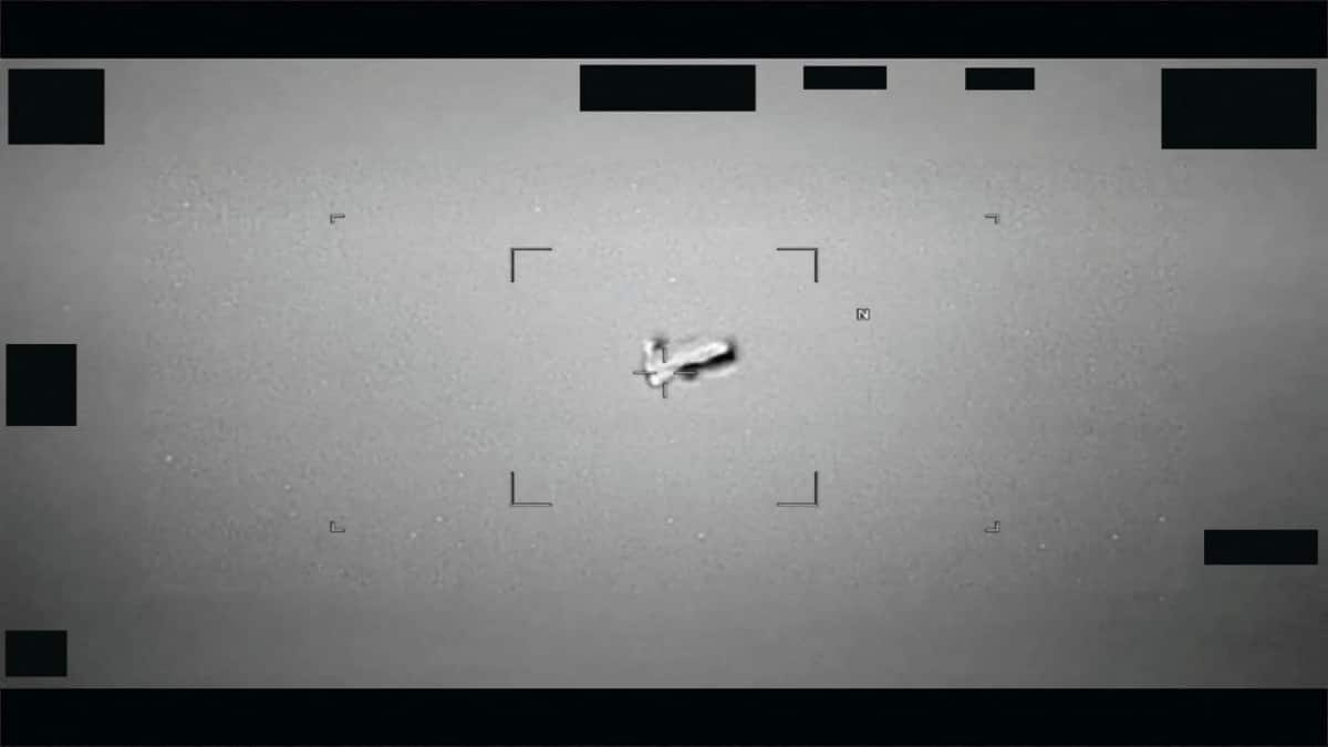 Vật thể hình người xuất hiện trong hồ sơ UFO của Lầu Năm Góc: Gia tốc 600 lần trọng lực khiến chuyên gia sửng sốt - Ảnh 2.
