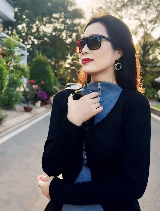 Nhan sắc nữ NSND vừa l&ecirc;n chức chủ tịch, được đại gia y&ecirc;u say đắm suốt 25 năm - Ảnh 5.