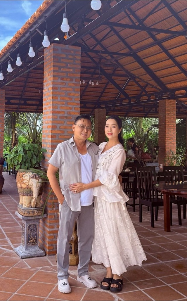Nhan sắc nữ NSND vừa l&ecirc;n chức chủ tịch, được đại gia y&ecirc;u say đắm suốt 25 năm - Ảnh 8.