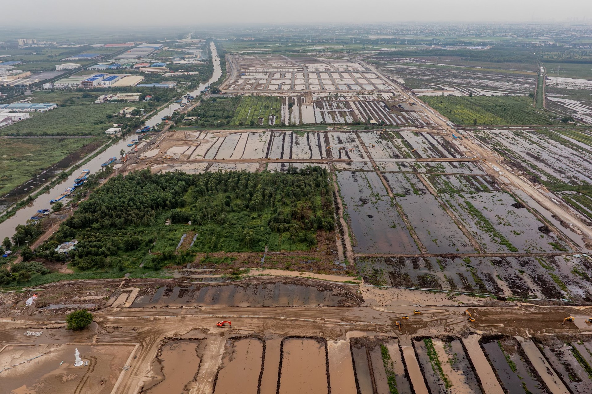 Môi giới đổ về khu Tây Bắc TP.HCM, liên tục khai trương văn phòng mới, nhộn nhịp tư vấn khách quanh siêu dự án lớn chưa từng tại Hóc Môn - Ảnh 10.
